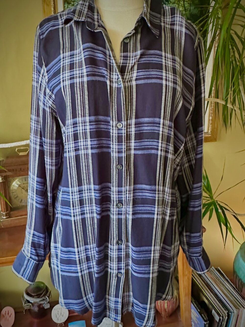 Banana Republic 100% rayon plaid shirt - Sz L